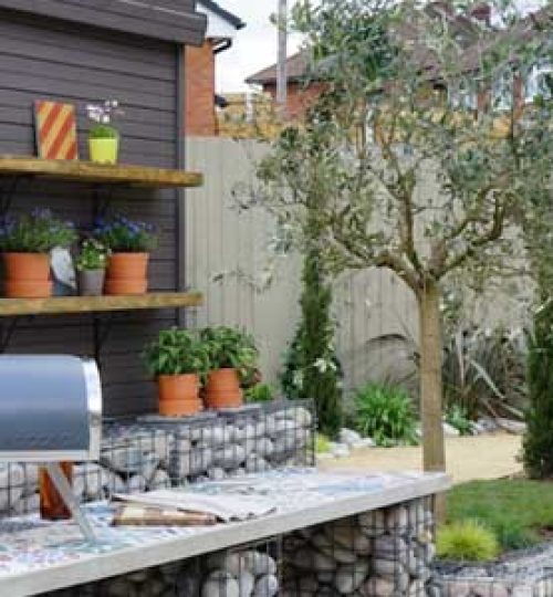 a-modern-build-in-a-cul-de-sac-with-a-square-of-garden-banner